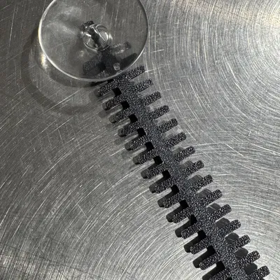 Cái Thang Giúp Bướm Đêm Thoát Khỏi Bồn Tắm