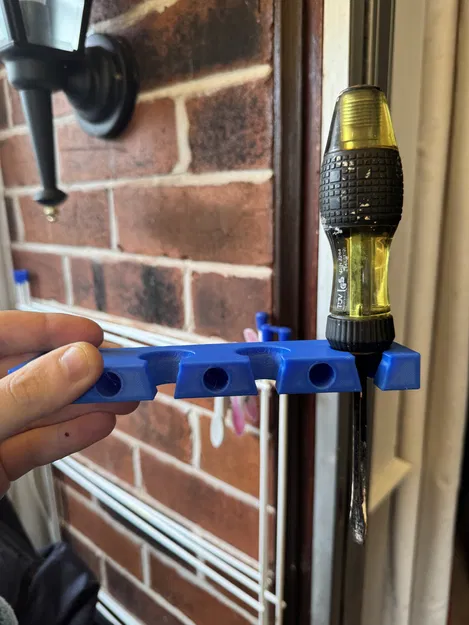 Giá treo tường chắc chắn cho đục (chisel) & tua vít (screwdriver) - Image 3