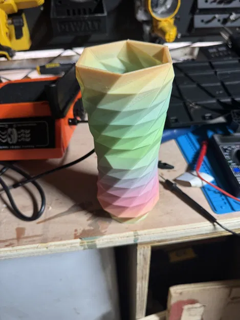 Bình cắm hoa Hex Vase - Image 1