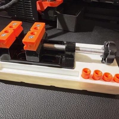 Gridfinity Mini Vise Holder – Khay/Ngăn giữ ê-tô mini