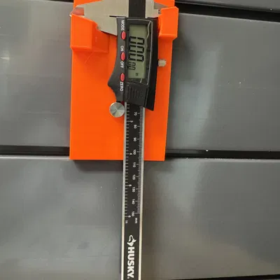 Giá treo thước kẹp Husky cho Slat Wall