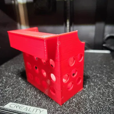 Hộp treo nhỏ (Small hanging box)