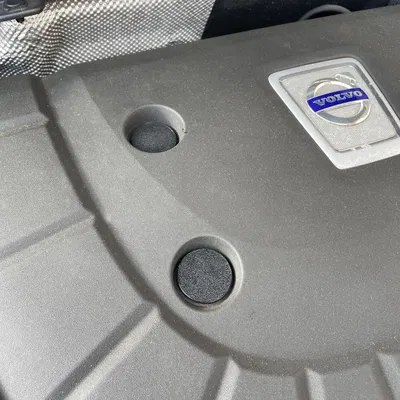 Tay cầm nắp che động cơ Volvo (Volvo engine cover handle)