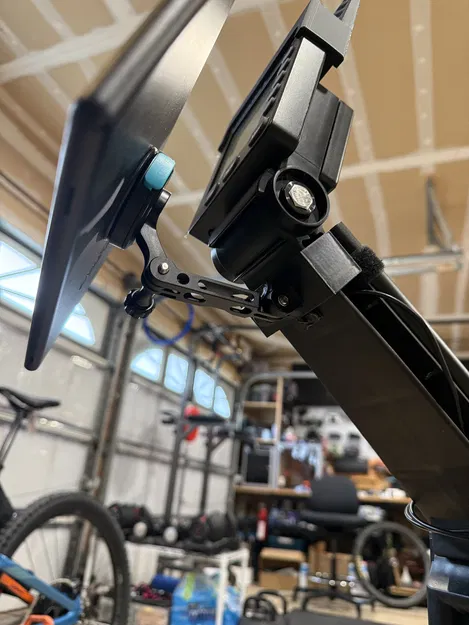 Ngàm gắn phụ kiện Concept 2 trên tay đỡ màn hình (Display Arm) - Image 2