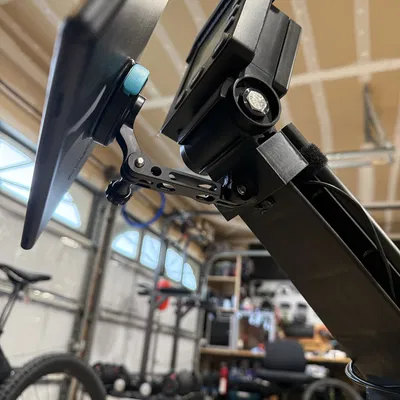 Ngàm gắn phụ kiện Concept 2 trên tay đỡ màn hình (Display Arm)