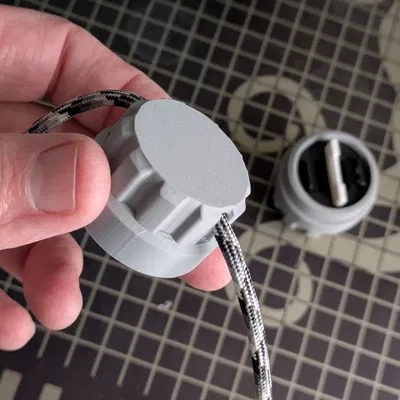 Hộp đựng thẻ SD nắp vặn (Screw-Cap SD Card Holder)