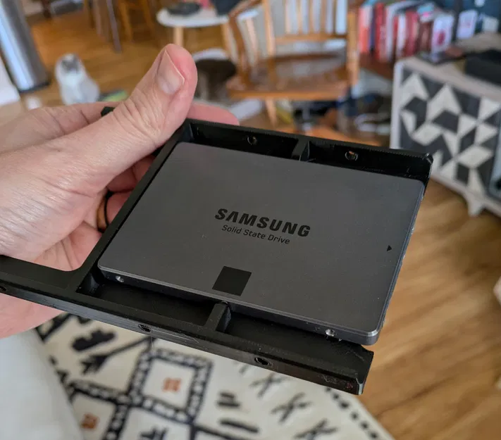 Adapter gắn HDD/SSD 2.5in lên 3.5in (bắt vít) - Image 1