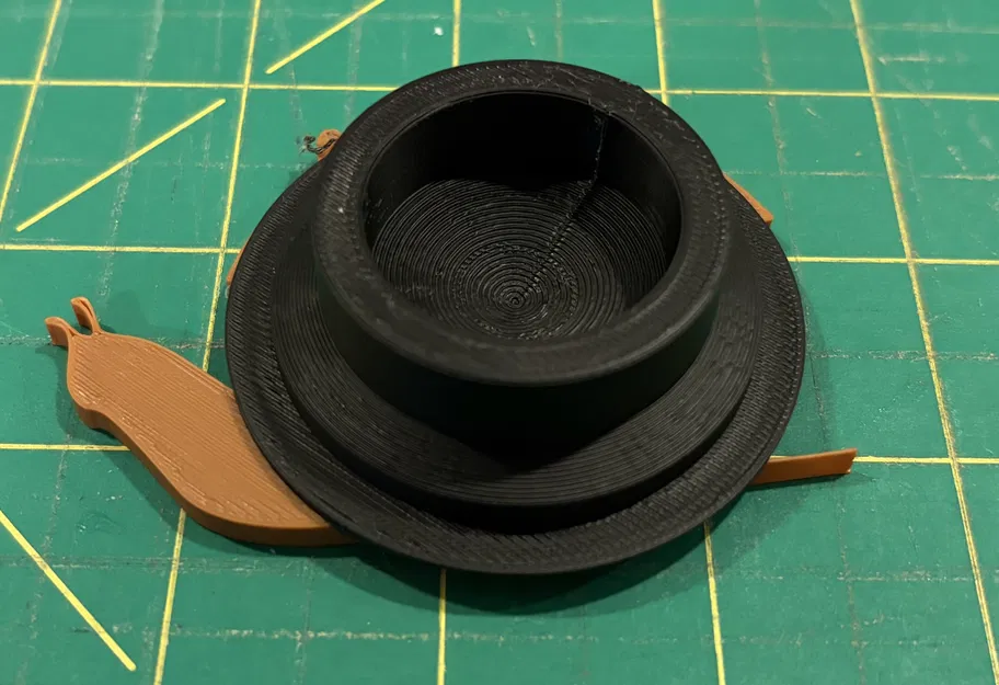 Giant Lego Wreath Snail House Stud - Image 3