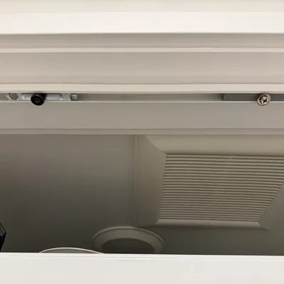 Pát (bracket) ray trên cho cửa gấp đôi (Bifold door top rail bracket)