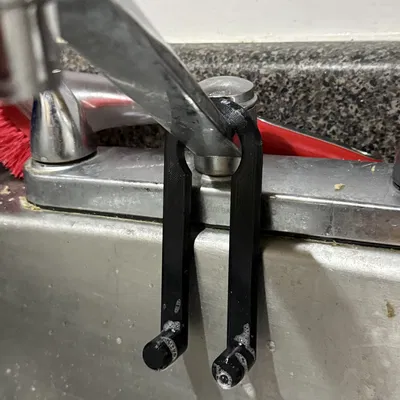 Giá treo Scrub Daddy (Holder/Swing) cho vòi nước