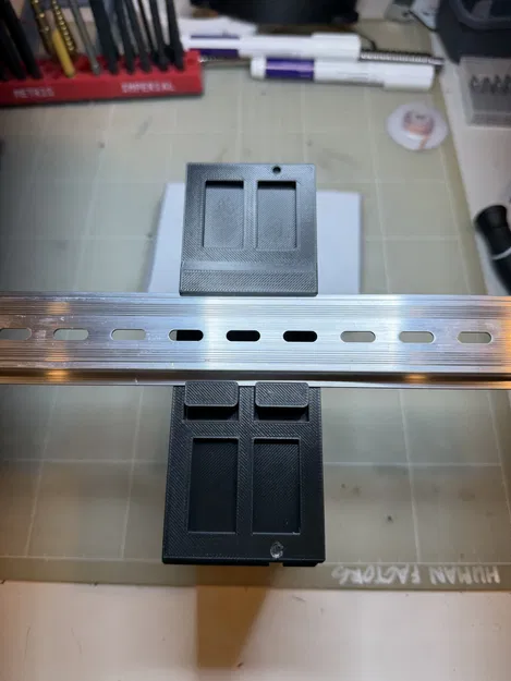 Giá đỡ Stepper Driver DM86x gắn Din Rail (DIN 35mm) - Image 1