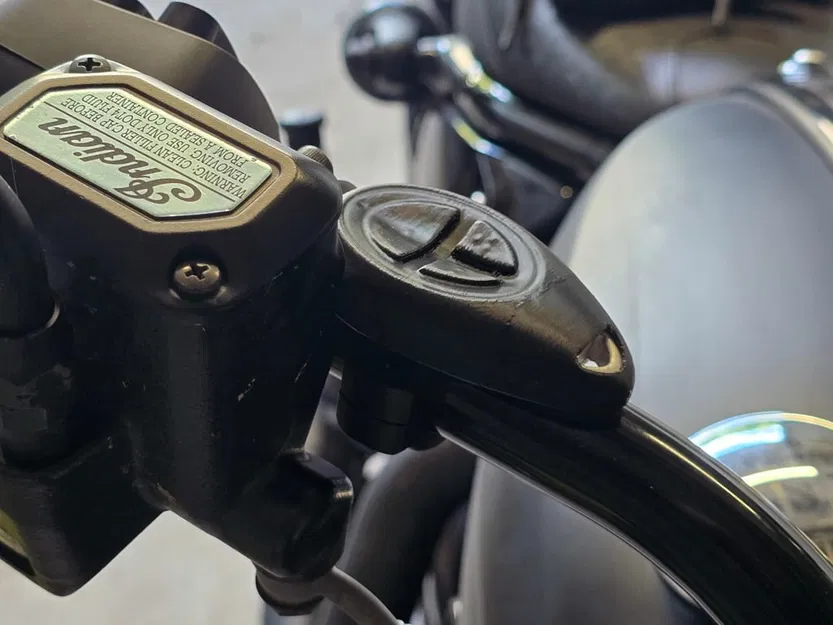 Nắp chụp cho giá đỡ remote cửa garage Gliderol - Image 3