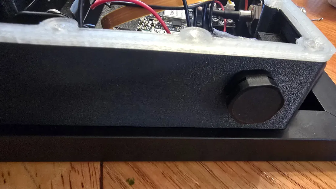 Vỏ Voltaic v1 thêm lỗ cho breather và cổng USB CAZN - Image 2