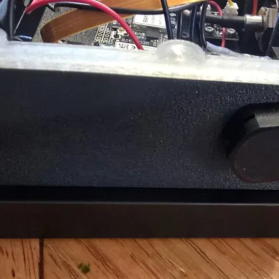 Vỏ Voltaic v1 thêm lỗ cho breather và cổng USB CAZN