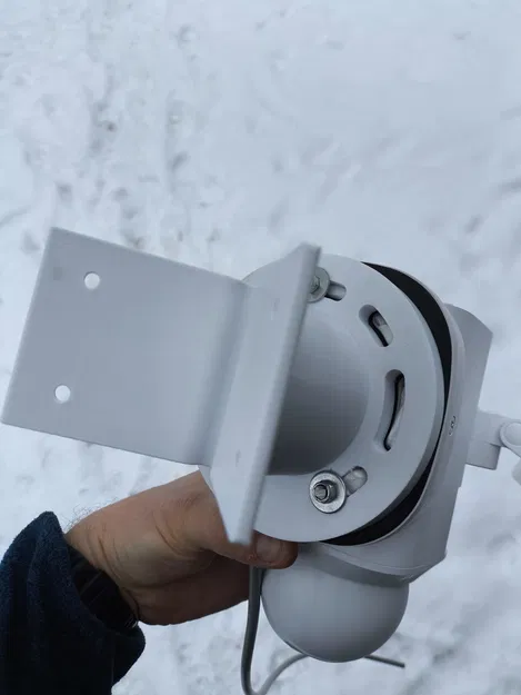 Giá đỡ Eufy E30 Floodlight để lắp ở góc nhà - Image 3