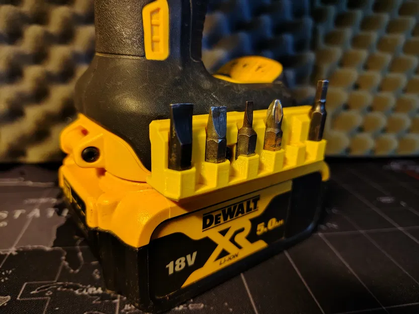 Giá giữ mũi khoan/bit cho máy DeWALT AKU (DeWALT AKU drill bit holder) - Image 1
