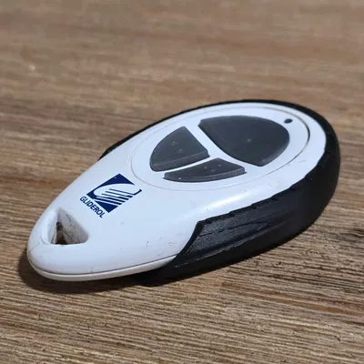 Kẹp giữ remote cửa garage Gliderol dạng dán (Stick-on mount)