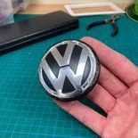 Nắp chụp tâm mâm VW Satin Black High Chrome 65mm