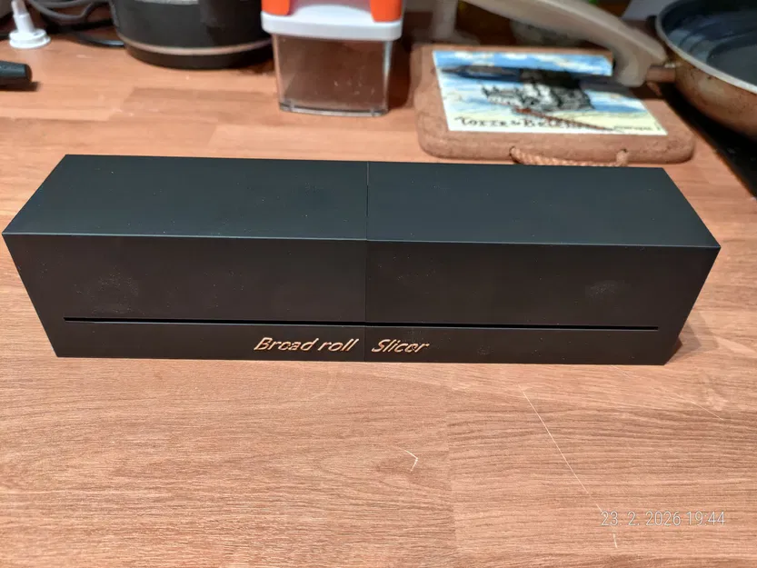 Dụng cụ cắt bánh mì cuộn (Bread roll slicer / kráječ na rohlíky) - Image 1