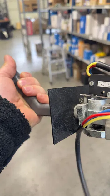 CESAB / Toyota CBE1.6T - Nắp che công tắc chuyển hướng (Forward/Reverse) - Image 2