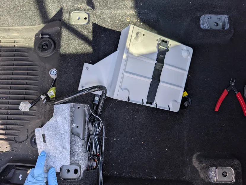 Giá đỡ pin dashcam gầm ghế Corolla E210/2019+ (Underseat Mount) - Image 4