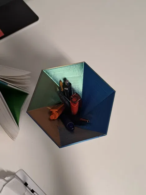 Ống Cắm Bút Lục Giác Xoắn (Hexagonal Twisted Penholder) - Image 2