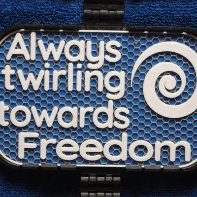 Bảng hiệu “Twirling towards Freedom”