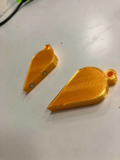 Móc khóa trái tim nam châm (Magnetic Heart Keychain) - Image 1