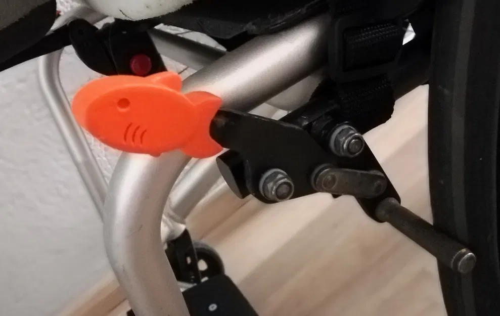 Ống bọc cá vàng cho phanh xe lăn (Goldfish-sleeve for wheelchair-brakes) - Image 1