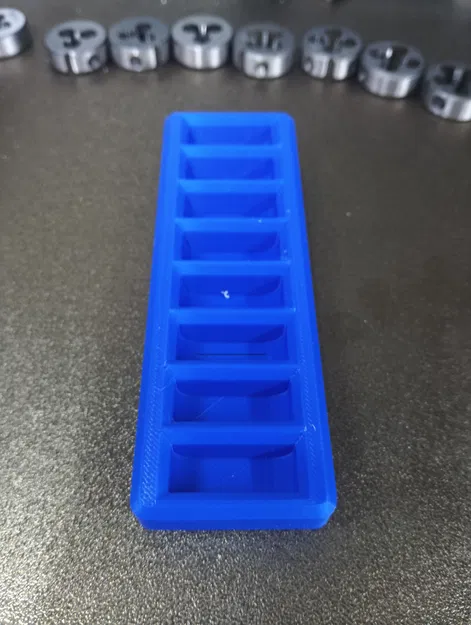 Giá đỡ taro Gridfinity – 8 threading dies (Ø25mm) - Image 4