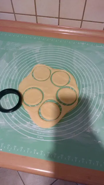 Khuôn cắt bánh Donut (Donut cutter) - Image 1