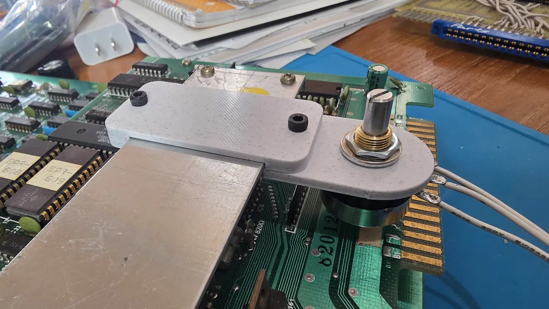 Giá đỡ biến trở âm lượng cho arcade Frogger (Frogger Arcade Volume Mount) - Image 1