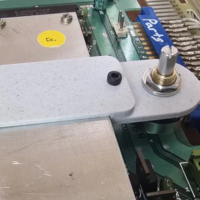 Giá đỡ biến trở âm lượng cho arcade Frogger (Frogger Arcade Volume Mount)