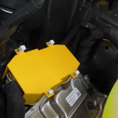 Nắp che đầu giắc khoang máy Ford Transit