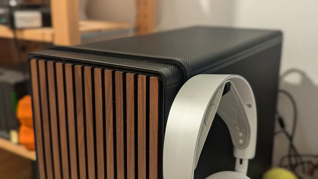 Giá đỡ tai nghe cho case Lian Li A3 - Image 2