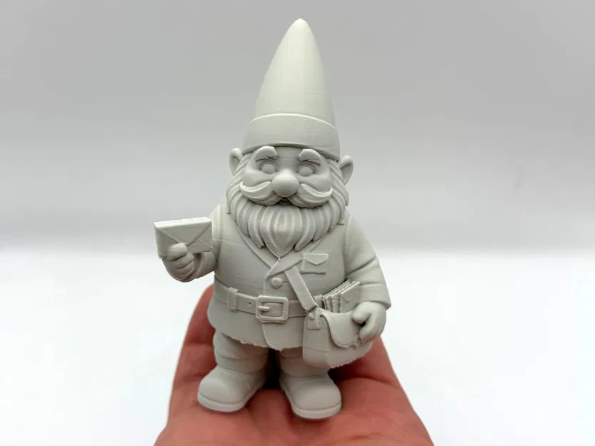Mailman Garden Gnome – Tượng Người Lùn Đưa Thư - Image 1