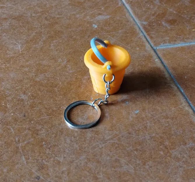 Móc khóa xô mini có quai (Bucket with Handle Keychain) - Image 1