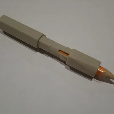 Đầu nối kéo dài bút chì kèm hộp đựng (Pencil extender and case)