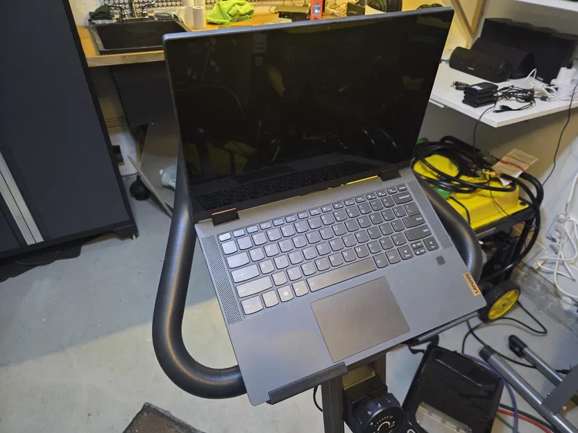 Phụ kiện gắn để xem nội dung giải trí trên xe đạp tập - Image 2