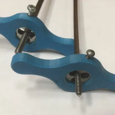 Držák pro závitové oko (Giá đỡ cho mắt ren)