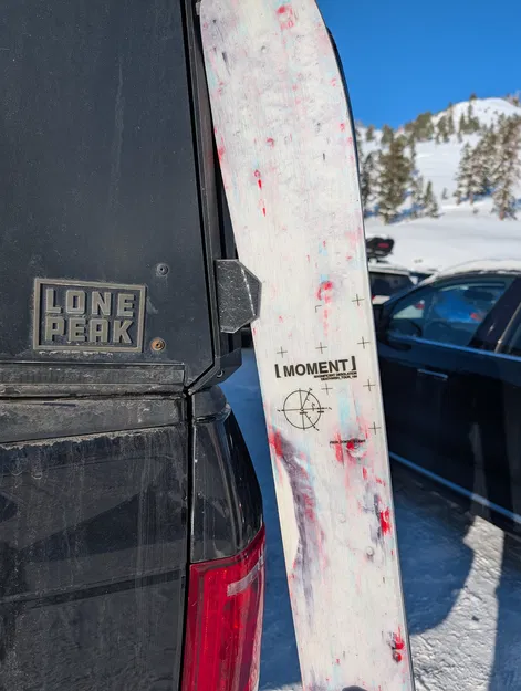 Ngàm giữ ski gắn hông Camper Lone Peak (Lone Peak Camper Ski Lean Holder) - Image 1