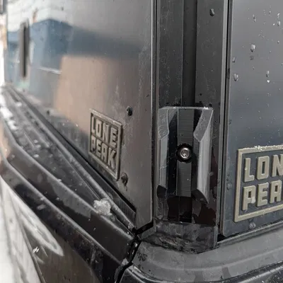 Ngàm giữ ski gắn hông Camper Lone Peak (Lone Peak Camper Ski Lean Holder)