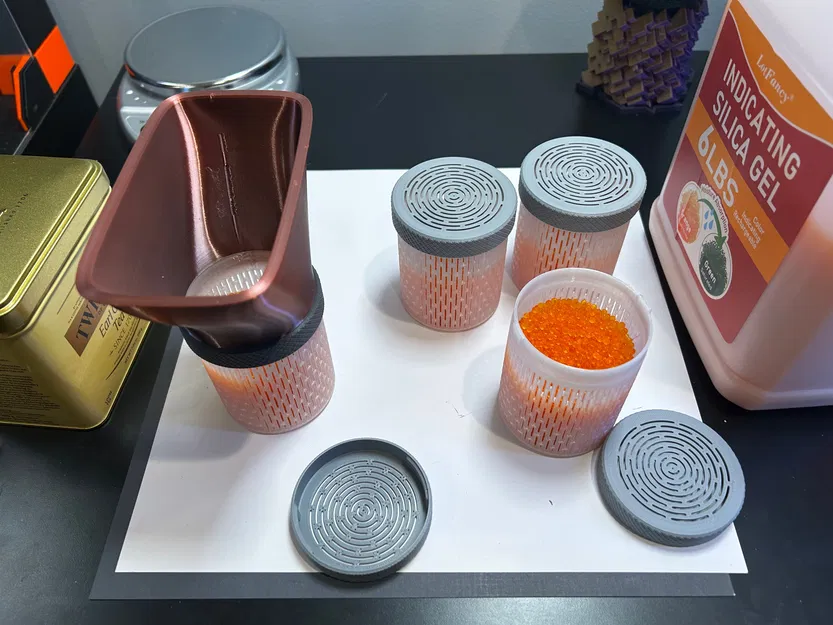 Hộp Desiccant và Phễu (Desiccant Canister and Funnel) - Image 1