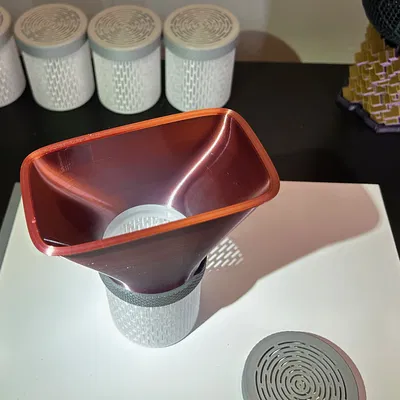 Hộp Desiccant và Phễu (Desiccant Canister and Funnel)