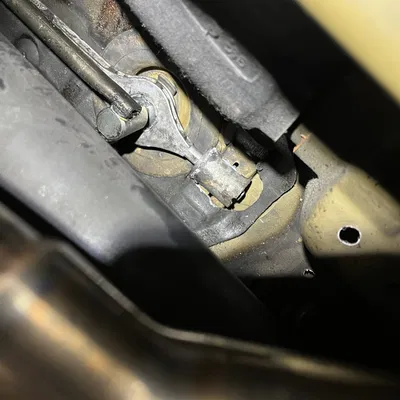 Cao su bạc lót đuôi cần số BMW E46 (gear shifter rear bushing)