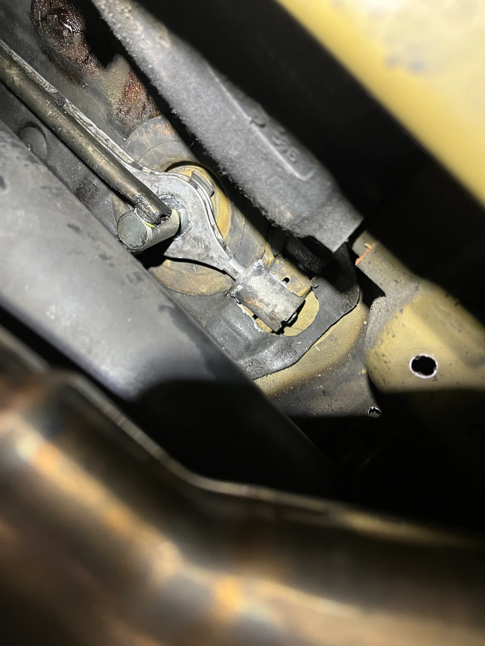 Cao su bạc lót đuôi cần số BMW E46… 1