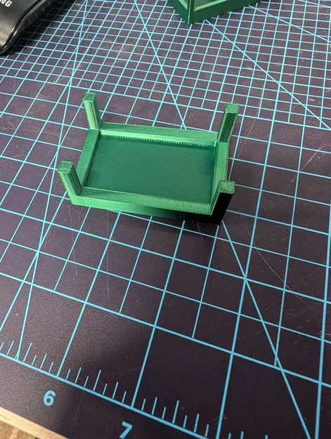 Bàn nhà búp bê (Dollhouse Table) - Image 1