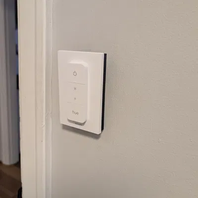 Spacer gắn Philips Hue smart switch lên công tắc classic