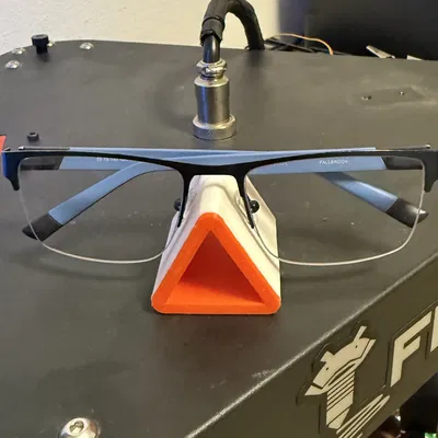 Kệ đỡ kính đơn giản có điểm nhấn – không cần MMU