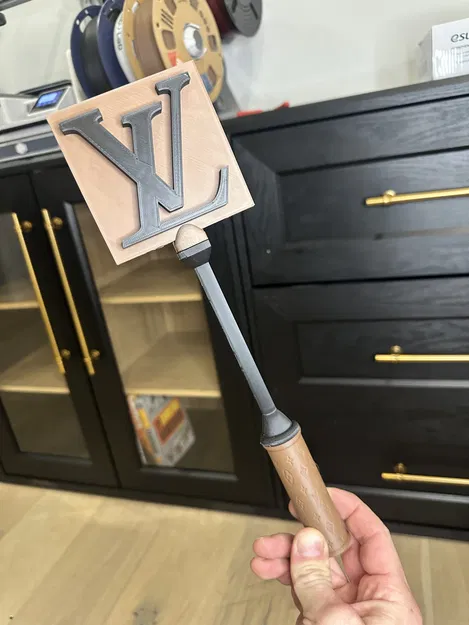 LV Credit Card Wand - Image 1